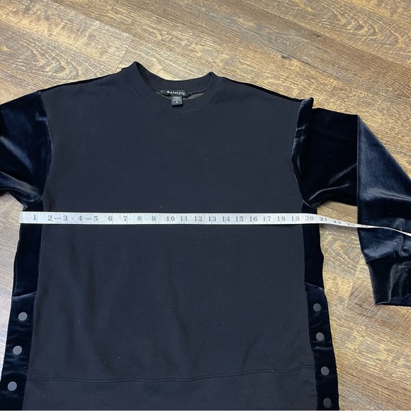 Athleta Retroplush Velvet Crewneck Sweatshirt Snap Sides Oversized Black Small - Picture 5 of 14